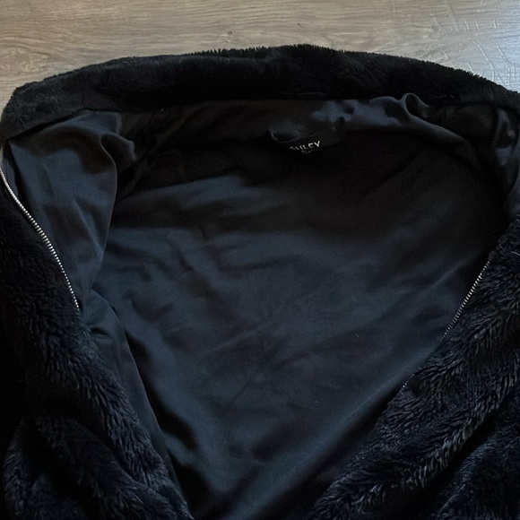 Thick Jacket, in EUC, size large - Picture 11 of 11